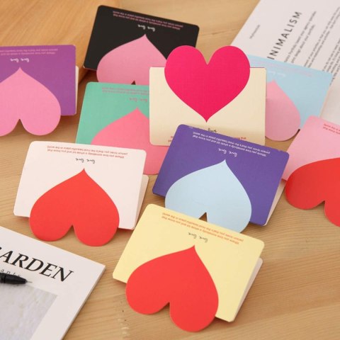 100x KARTKA WALENTYNKOWA SKŁADANA MOTYW MIŁOŚCI KSZTAŁT SERCA 9,7x8,5cm 100x KARTKA WALENTYNKOWA SKŁADANA MOTYW MIŁOŚCI KSZTAŁT SERCA 9,7x8,5cm
